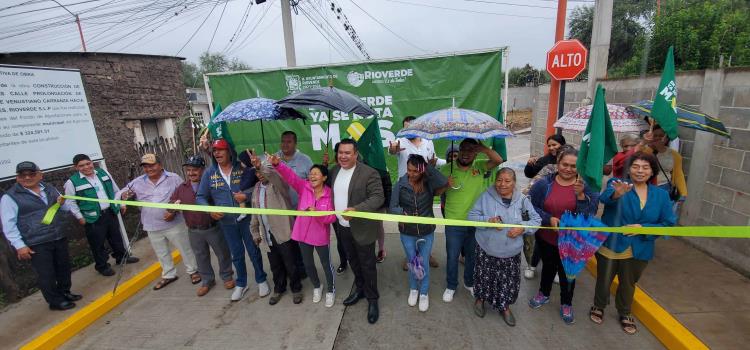 Inauguró pavimentación de calle "Ignacio Zaragoza" 