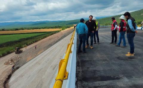 Revisan rehabilitación de puentes en Cerritos 
