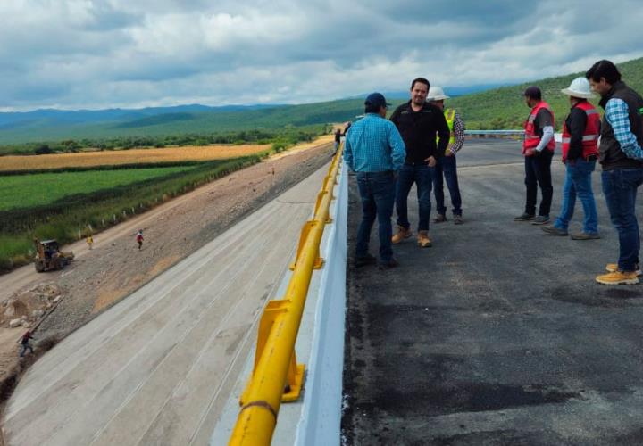 Revisan rehabilitación de puentes en Cerritos 