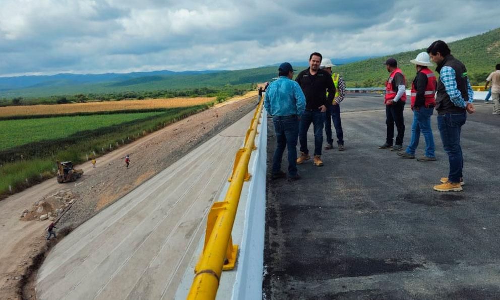 Revisan rehabilitación de puentes en Cerritos 
