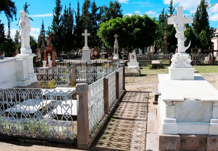 Más restricciones en cementerios en Día de Muertos  