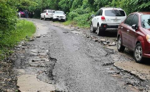 Accedió Gobernador a rehabilitar tramo a Bo. Progreso