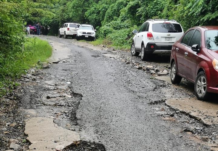 Accedió Gobernador a rehabilitar tramo a Bo. Progreso