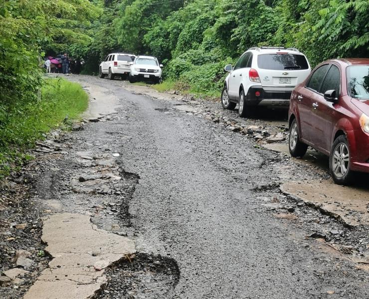 Accedió Gobernador a rehabilitar tramo a Bo. Progreso