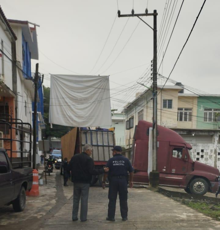 Tráiler bloqueó la "Aquiles Serdán"