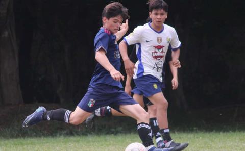 Futbol juvenil especial ofrece juegos estelares
