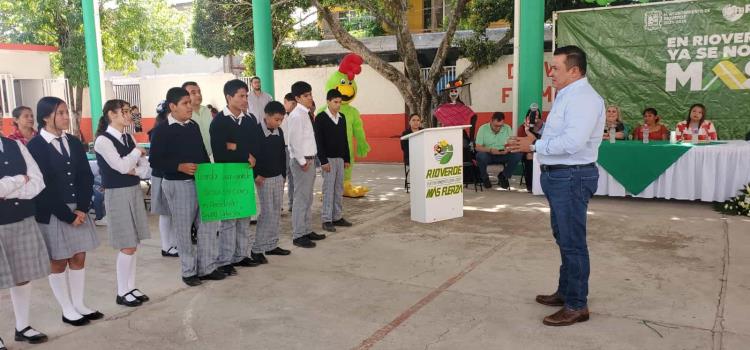 El edil rioverdense inauguró techado en telesecundaria del ejido La Loma