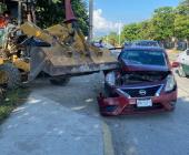 Máquina chocó contra un auto