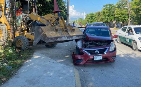 Máquina chocó contra un auto