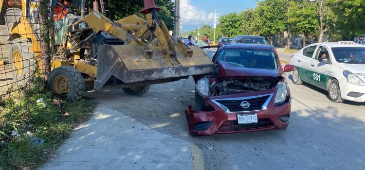 Máquina chocó contra un auto