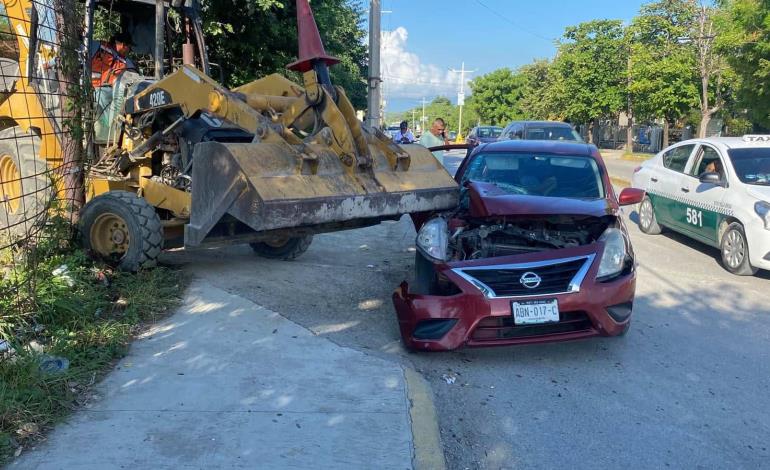 Máquina chocó contra un auto