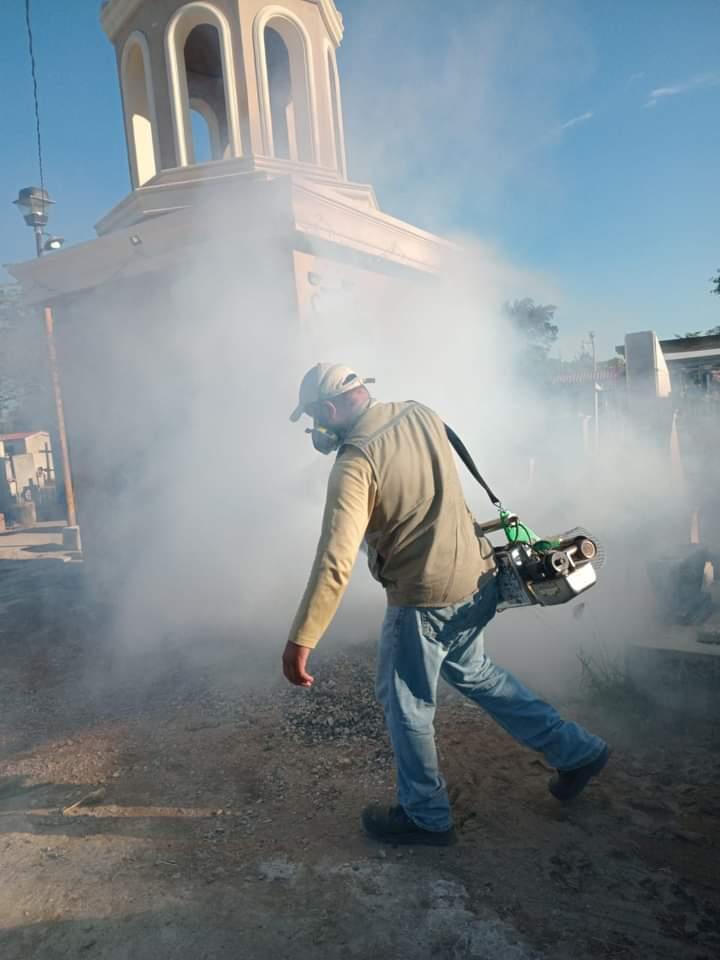 Fumigan y cloran depósitos de agua