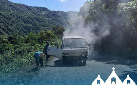 Camioneta ardió en llamas
