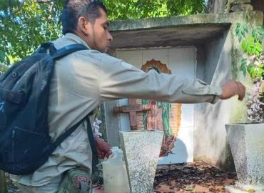 Intensifican fumigación en cementerios para festividades