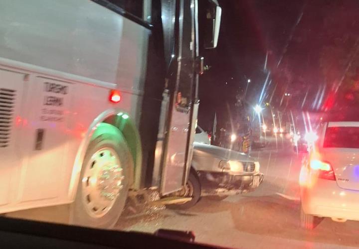 Accidente vial dejó daños materiales