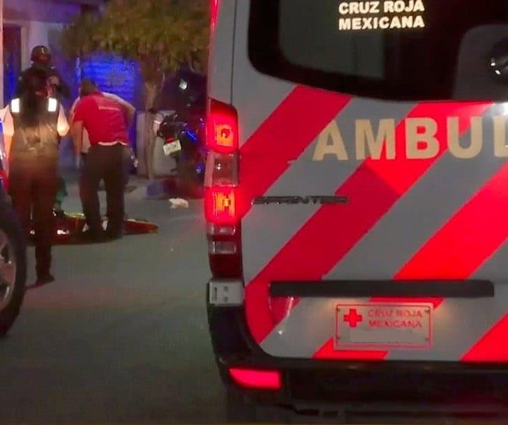 Motociclista lesionado al chocar con camioneta