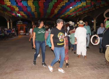 Pequeños de CAIC participaron en evento de Xantolo 