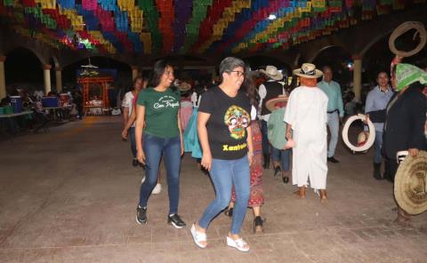 Pequeños de CAIC participaron en evento de Xantolo 
