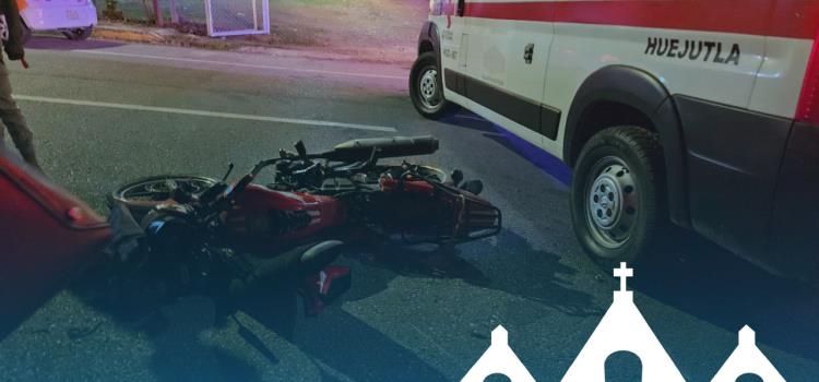 ¡Atropelló a 2 motociclistas!