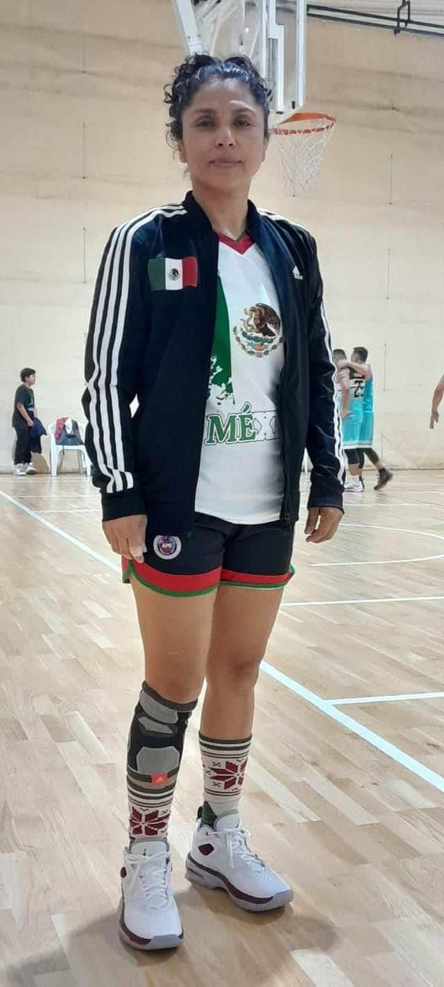 Lupita jugó Mundial de Maxibaloncesto 