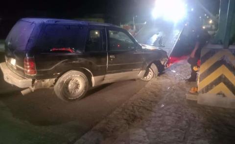 Camioneta chocó contra unos muros       
