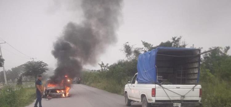 SE INCENDIÓ CAMIONETA        