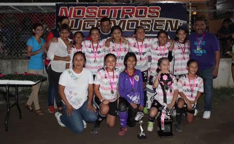 Niñas de Tamazunchale demuestran su talento en el futbol en la final del torneo Ellas por el futbol