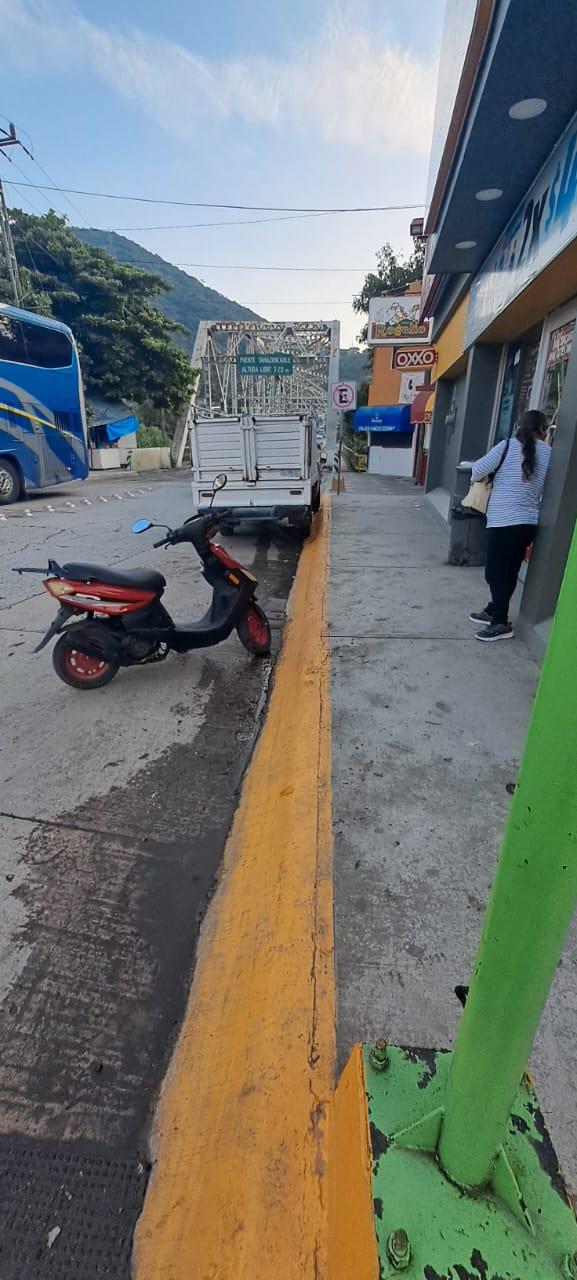 Crucero usado como estacionamiento