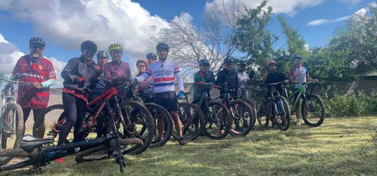 Ciclistas listos para El Nogalito 