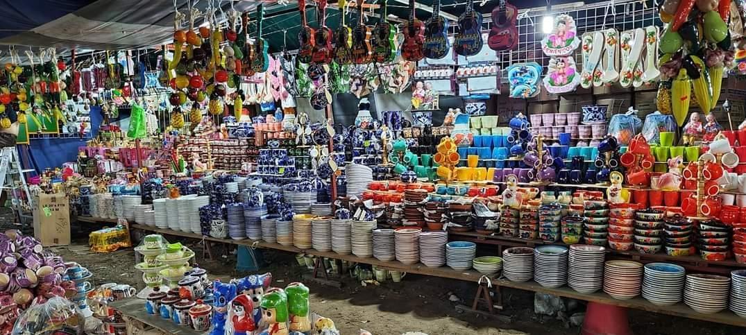 Artesanos de Michoacán con sus últimas ventas