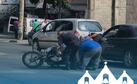 Imprudente conductor arrolló a motociclista
