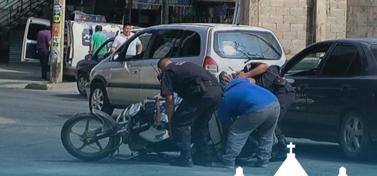 Imprudente conductor arrolló a motociclista