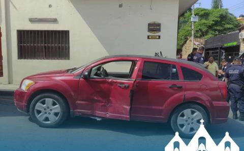 Moto chocó contra auto
