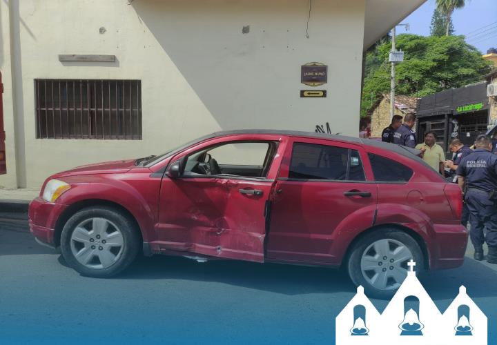 Moto chocó contra auto