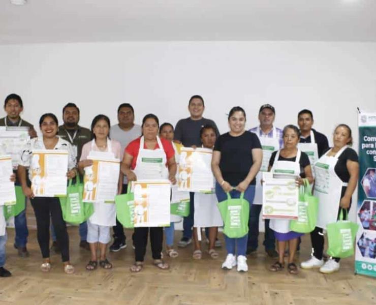 Capacitan a comerciantes en manejo de alimentos 
