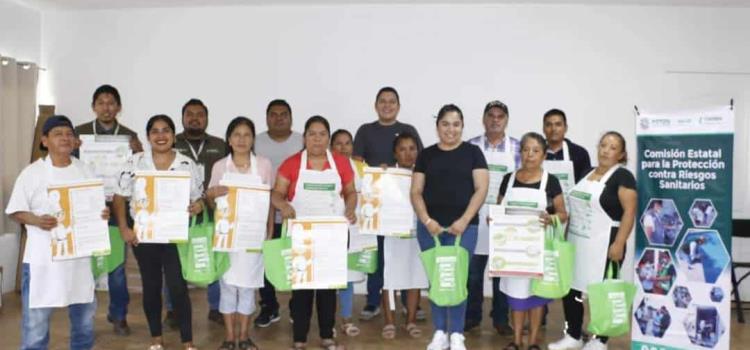 Capacitan a comerciantes en manejo de alimentos 