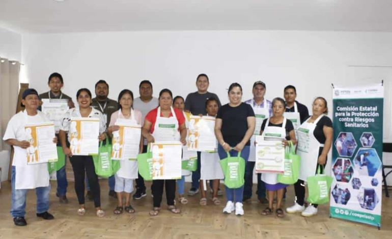 Capacitan a comerciantes en manejo de alimentos 