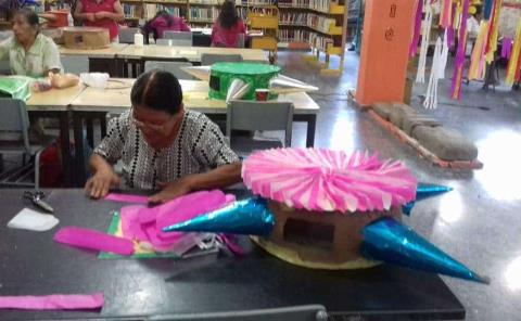 Trabaja INAPAM con manualidades

