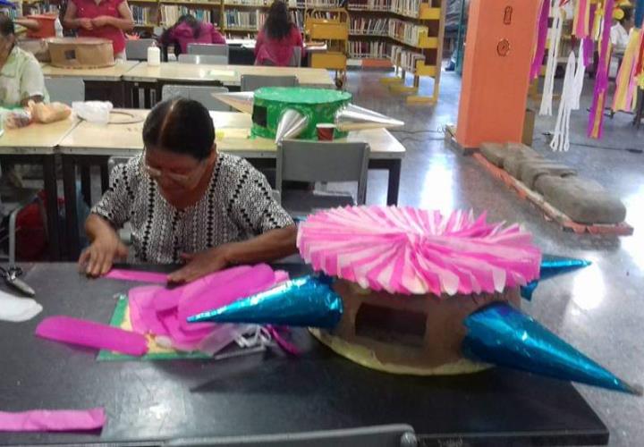 Trabaja INAPAM con manualidades