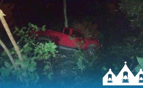 Camioneta cayó a una zanja 
