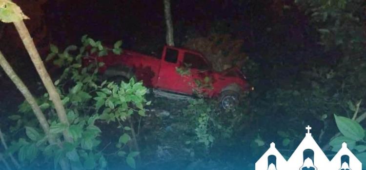 Camioneta cayó a una zanja 