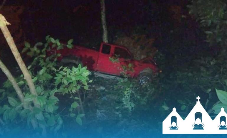 Camioneta cayó a una zanja 