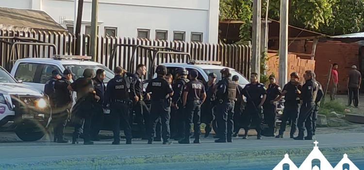 Retuvieron a policía municipal 