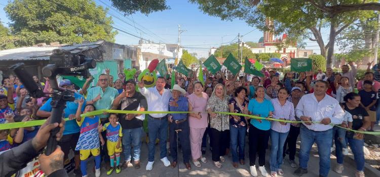 Plaza de Puente del Carmen rehabilitó edil Arnulfo Urbiola