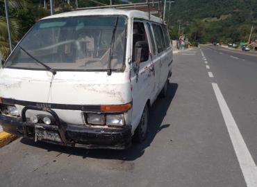 Empiezan a dejar vehículos chatarra en la supercarretera