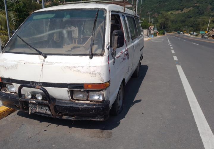 Empiezan a dejar vehículos chatarra en la supercarretera