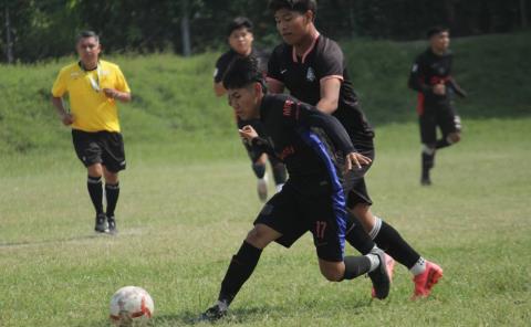 Frenética competencia en futbol juvenil especial
