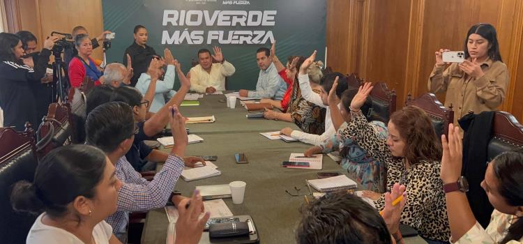 En sesión de cabildo presidida por Arnulfo Urbiola aprobaron proyecto En sesión de cabildo presidida por Arnulfo Urbiola aprobaron proyecto