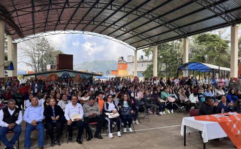 Gabino Hernández comprometido con la educación
