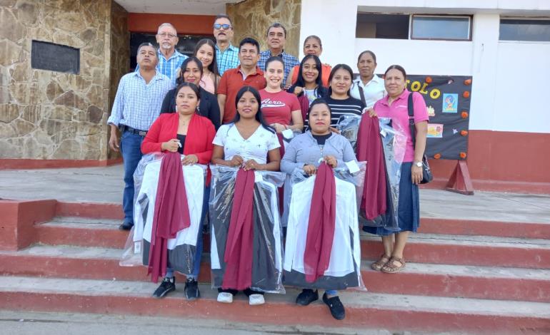 Entrega de uniformes a la escolta del Ayuntamiento